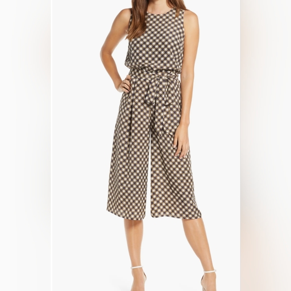 Vince Camuto Pants - Vince Camuto EUC Classic Nautical Chain Print Silky sleeveless jumpsuit size P10